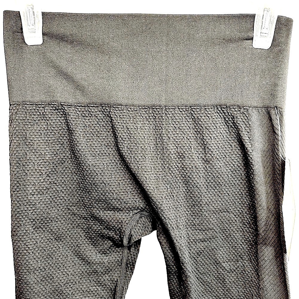 NWT Zella High Waist Seamless Textured 7/8 Leggings Black Size Small - Picture 3 of 15